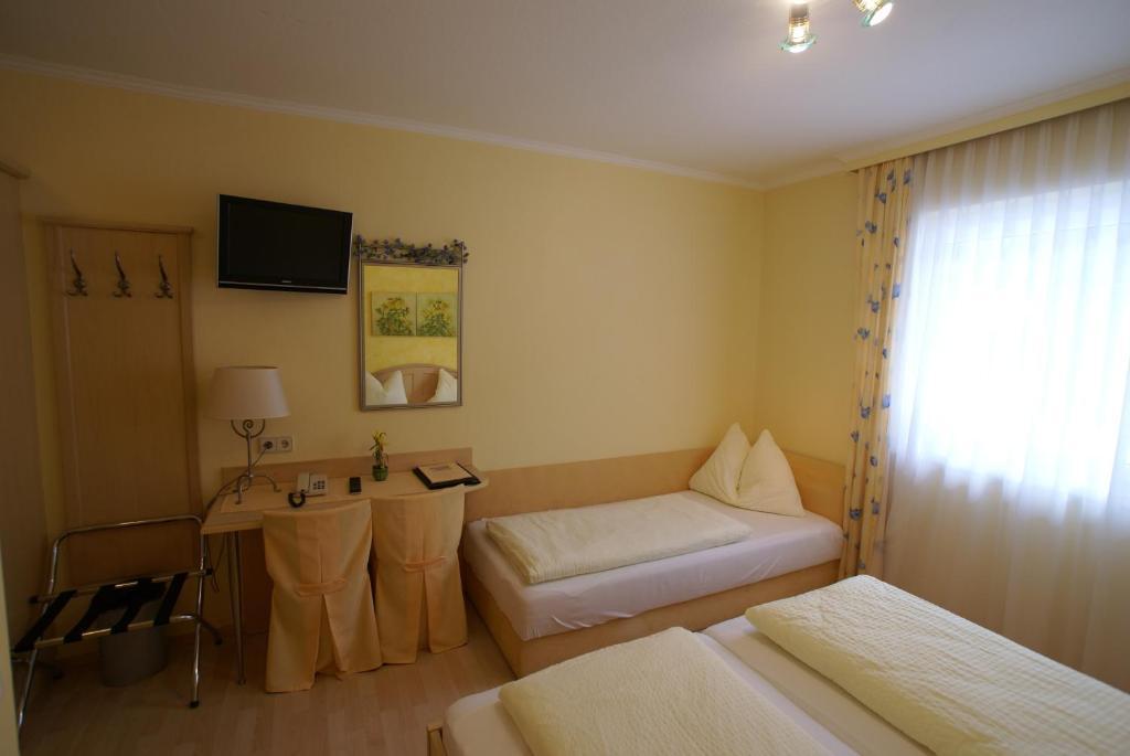 Gasthof Hotel Zur Post Ferlach Phòng bức ảnh