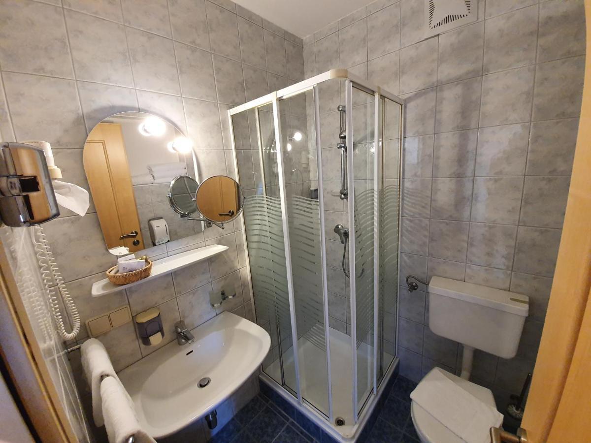 Gasthof Hotel Zur Post Ferlach Ngoại thất bức ảnh